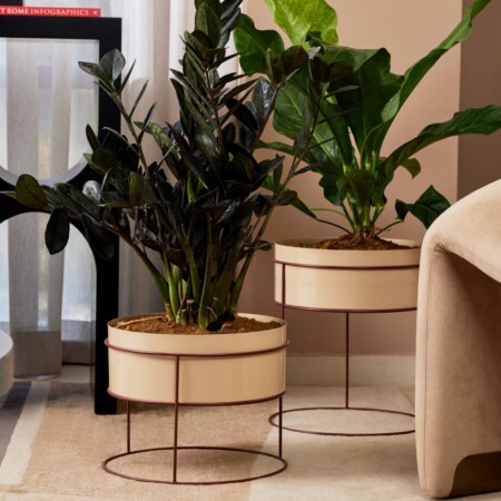 STACKER OFF-WHITE IRON METAL PLANTER WITH STAND